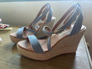 Oportunidad!!Sandalias cuña Formula azul claro