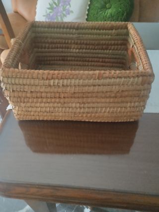 Lote Bandeja mimbre y cesta marrón