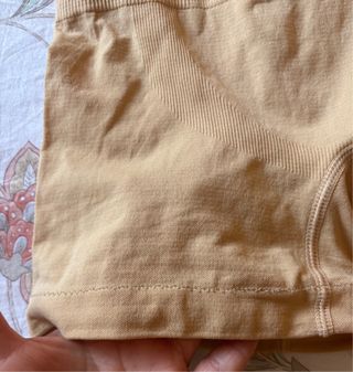 Short faja moldeadora beige