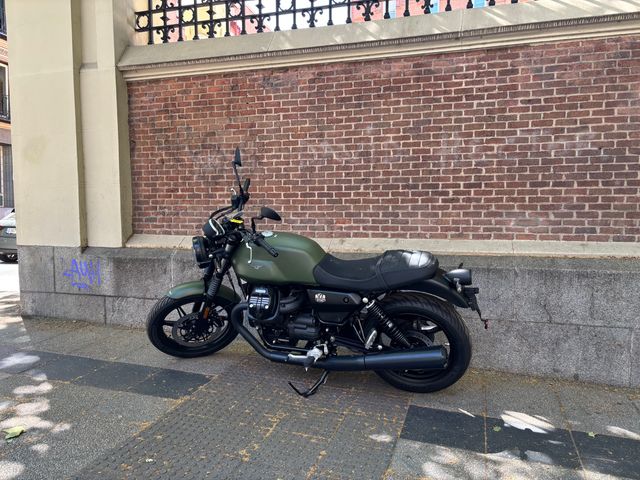 Moto Guzzi V7 Stone KM0