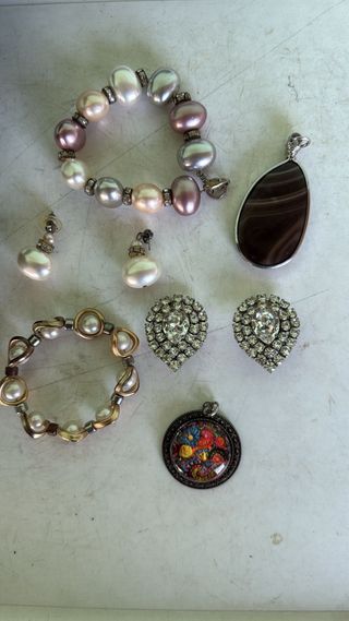 Bisutería años 80: Pulseras & Colgantes