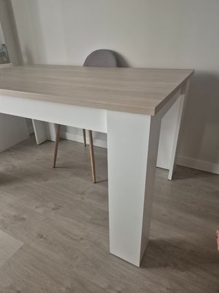 Mesa comedor extensible blanca y beige+4 sillas