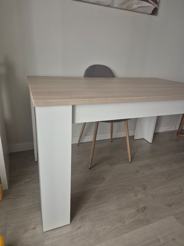 Mesa comedor extensible blanca y beige