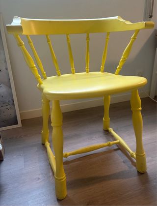 Silla madera amarilla vintage
