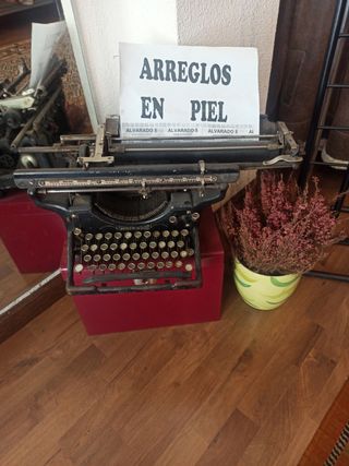Máquina de escribir antigua