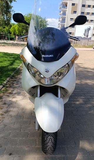 Suzuki Burgman 200 blanca 2011 17800 km ITV 2026