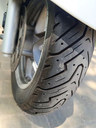 Suzuki Burgman 200 blanca 2011 17800 km ITV 2026