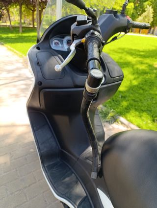 Suzuki Burgman 200 blanca 2011 17800 km ITV 2026