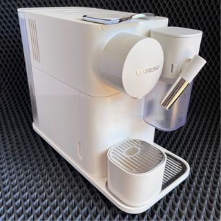 Cafetera Nespresso DeLonghi Lattissima One