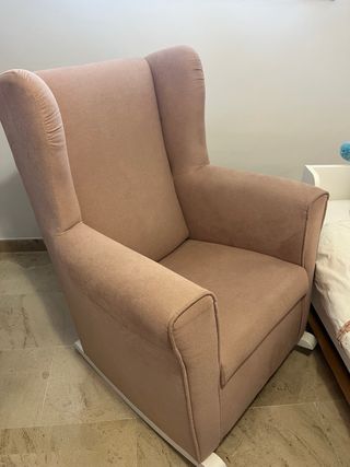 Sofa mecedora rosa bebé