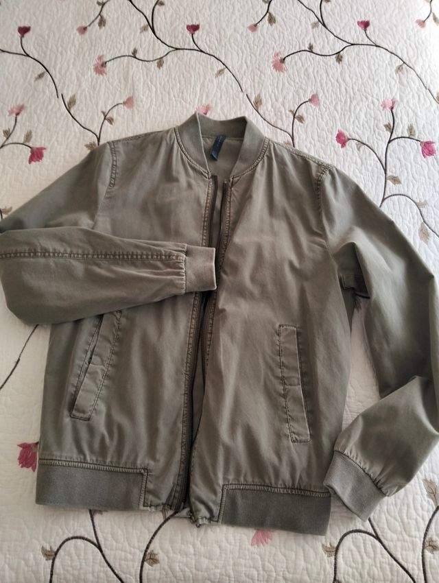 Cazadora hombre ,verde militar entre tiempo