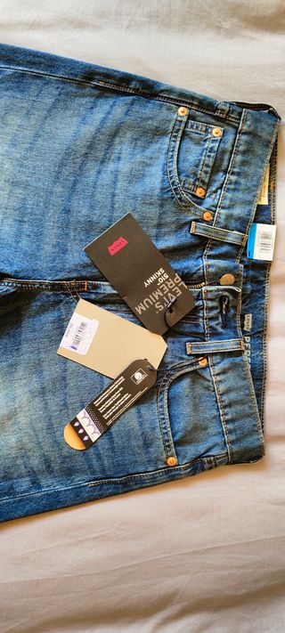 Levi's 510 Skinny® Jeans - T302 (30x32) nuevos a e