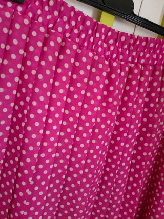 Falda plisada lunares rosa
