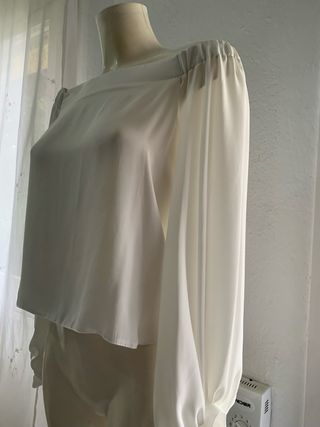 Blusa blanca hombros caídos