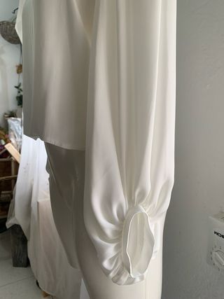 Blusa blanca hombros caídos