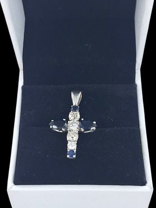 Cruz oro- Diamantes y zafiros