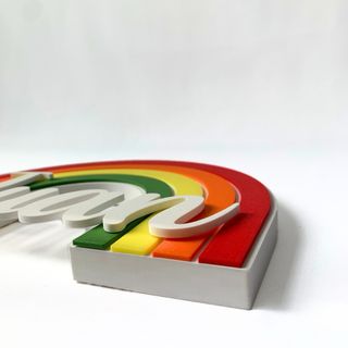 Arcoíris decorativo con nombre personalizado 