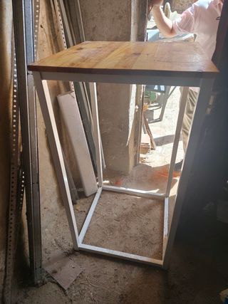 Mesa alta terraza - madera y metal..son 8 mesas