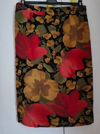 Falda midi floral roja