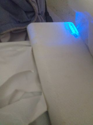 Cargador Baterías Azul y Blanco