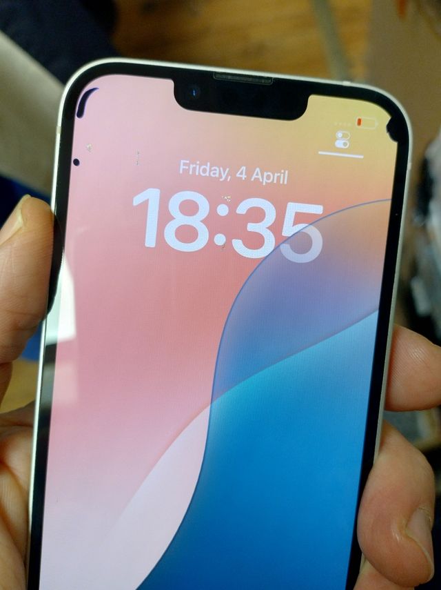 Pantalla original para iPhone 14 - Pequeña tara