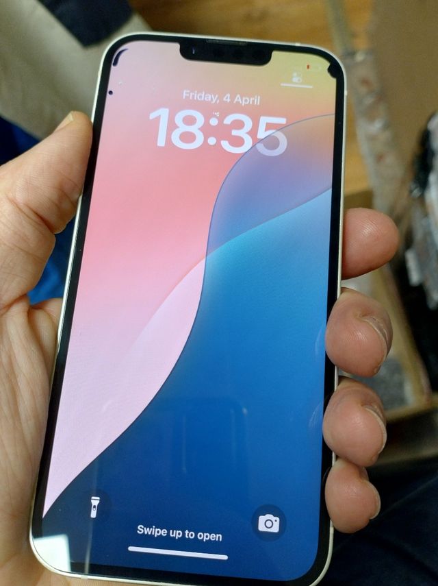 Pantalla original para iPhone 14 - Pequeña tara