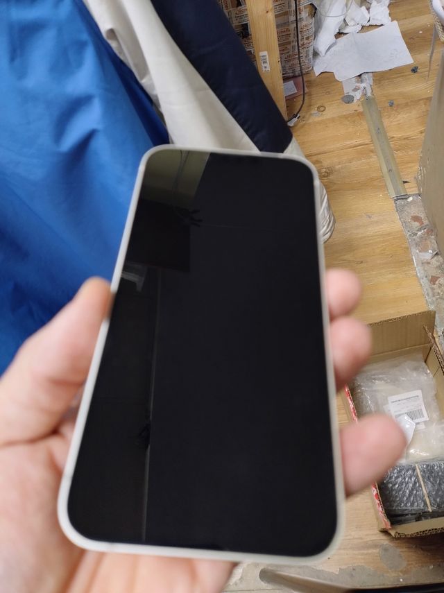 Pantalla original para iPhone 14 - Pequeña tara