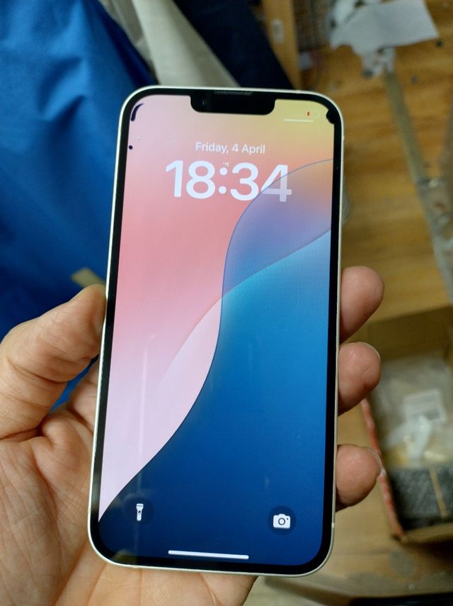 Pantalla original para iPhone 14 - Pequeña tara