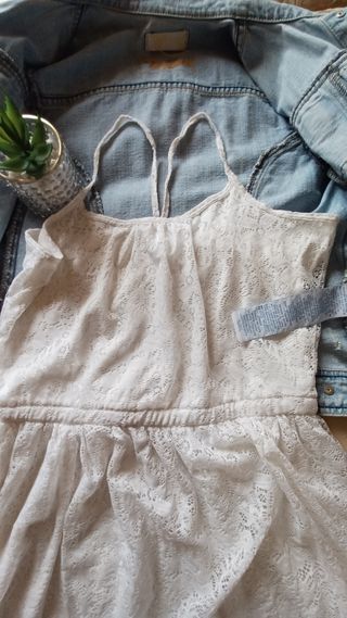 Vestido blanco + Chaqueta vaquera