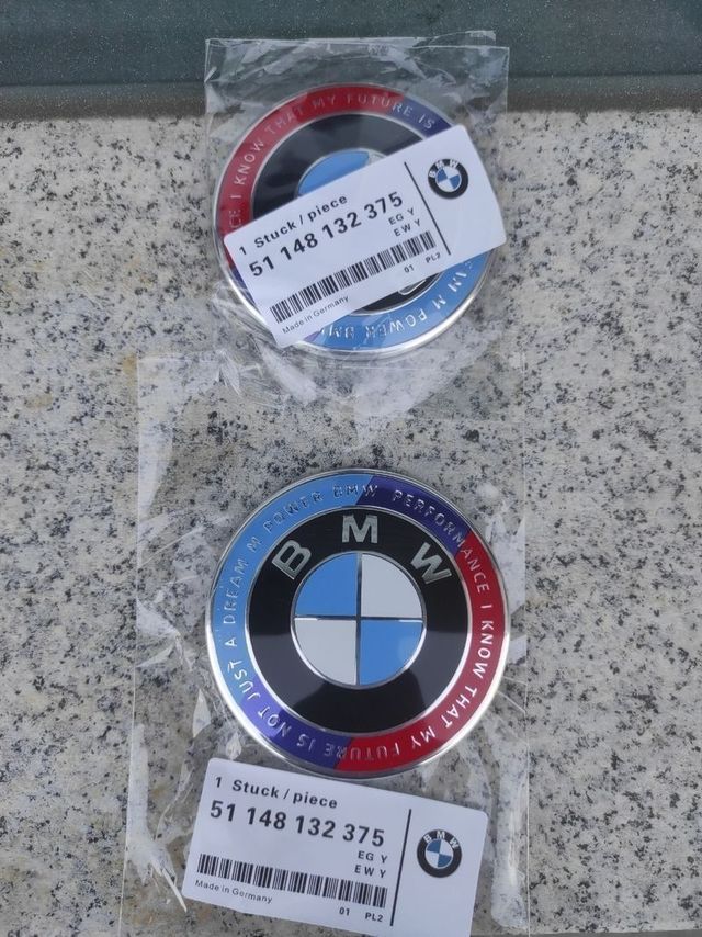 2 ESCUDOS EMBLEMAS BMW