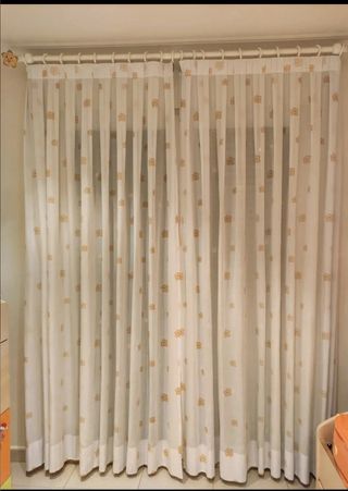 Cortina blanca estrellas. Ventana 150 cm