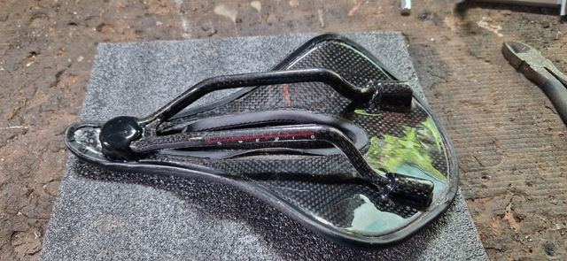 Sillín Rockbros railes y base en carbono