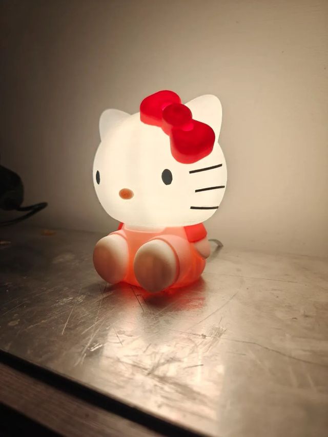 Lámpara Hello Kitty - ¡Ilumina tu Espacio con Dulzura y Estilo!