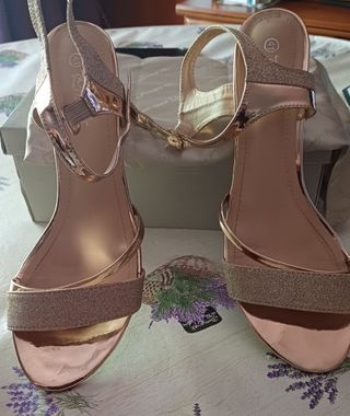 Zapatos y bolso Priska dorados, talla 41