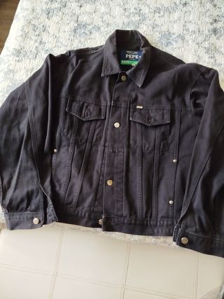 Cazadora vaquera Pepe Jeans negra unisex.