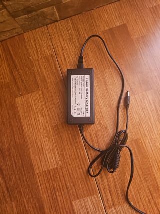 Cargador Li-ion 4220 - Patinete eléctrico