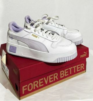 Zapatillas Puma blancas y moradas
