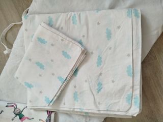 Chichonera y ropa de cuna