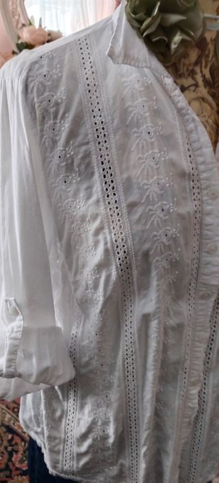 Blusa blanca vintage manga larga