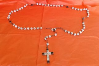 ANTIGUO ROSARIO CATÓLICO PORCELANA