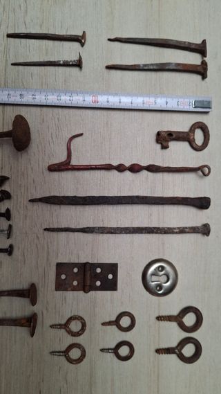 Lote clavos, llave y herrajes antiguos hierro