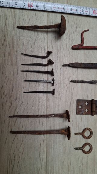 Lote clavos, llave y herrajes antiguos hierro