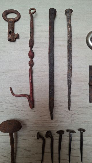 Lote clavos, llave y herrajes antiguos hierro