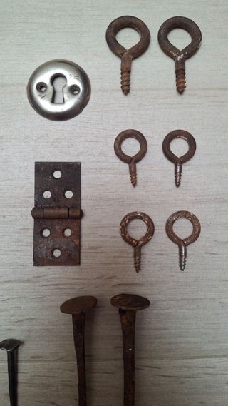 Lote clavos, llave y herrajes antiguos hierro