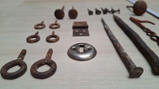 Lote clavos, llave y herrajes antiguos hierro