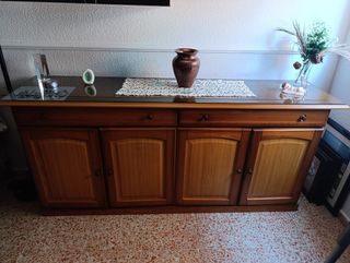 Cómoda madera - 2 cajones y 4 puertas