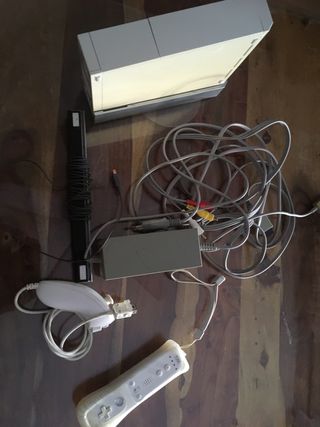 Wii + mandos - consola gris y blanca