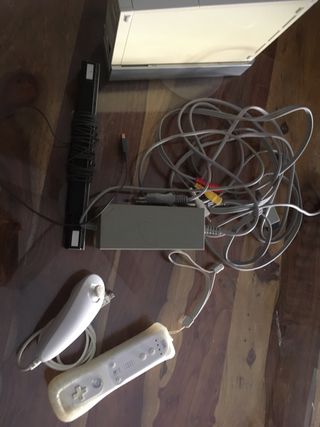 Wii + mandos - consola gris y blanca