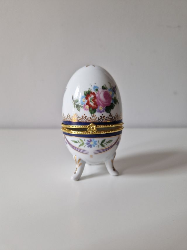 Uovo in porcellana