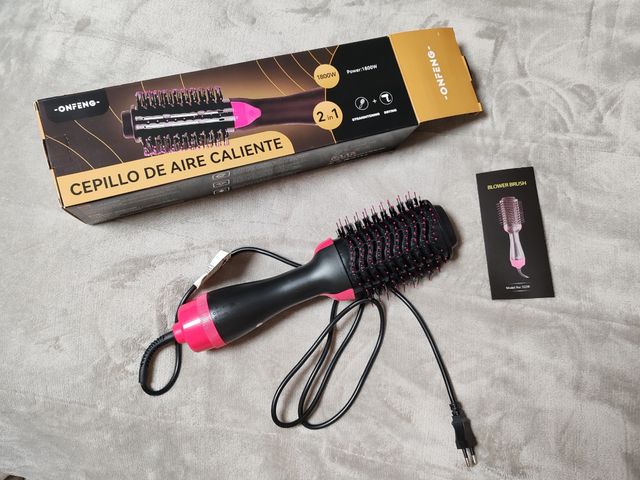 Secador y cepillo moldeador de pelo